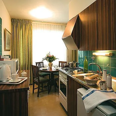 St Aparthotel